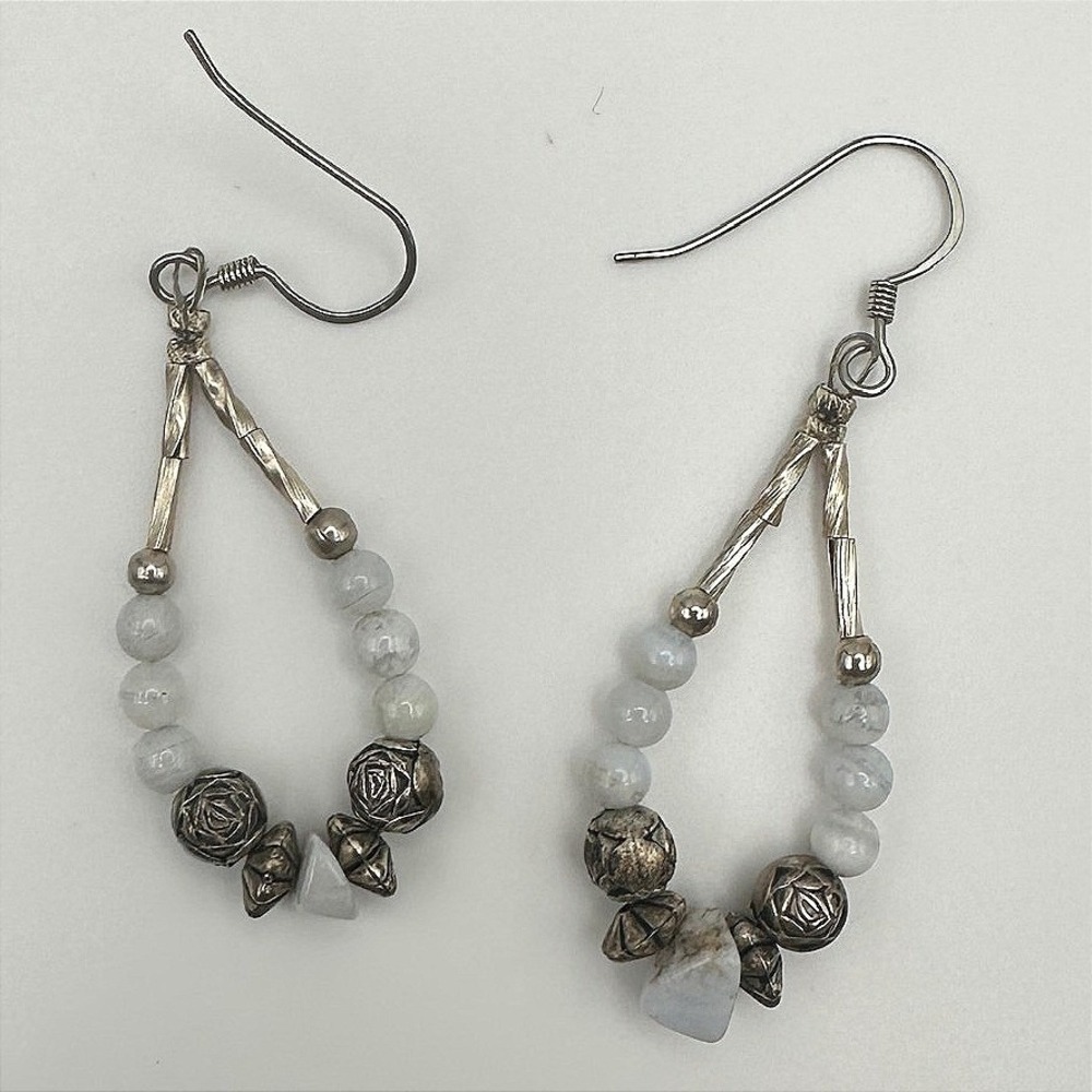 VTG 90s Boho‎ Teardrop White Stone Beaded Earrings Silver Tone Women's Jewelry